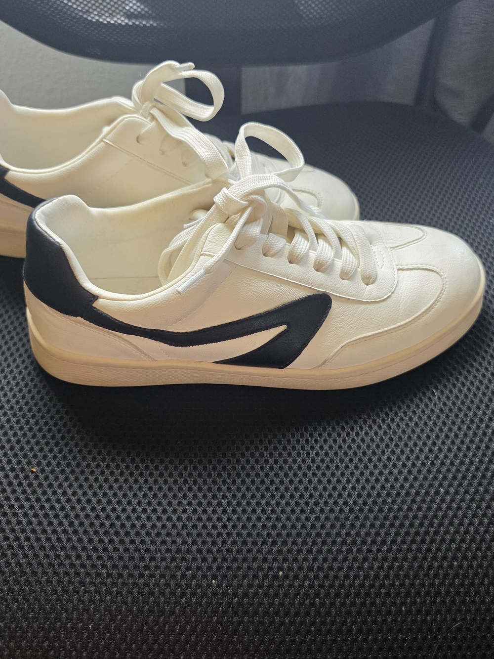 Dolce Vita White and Black Low-Top Lace-Up Sneakers